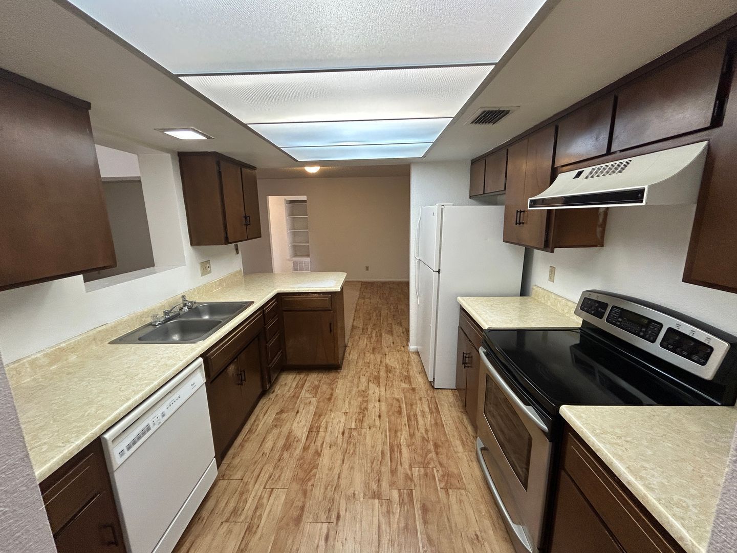 Old Litchfield Park Home (4 bedrooms/2 bathrooms) on a HUGE LOT (14,982 sf) ready for immediate move-in property image