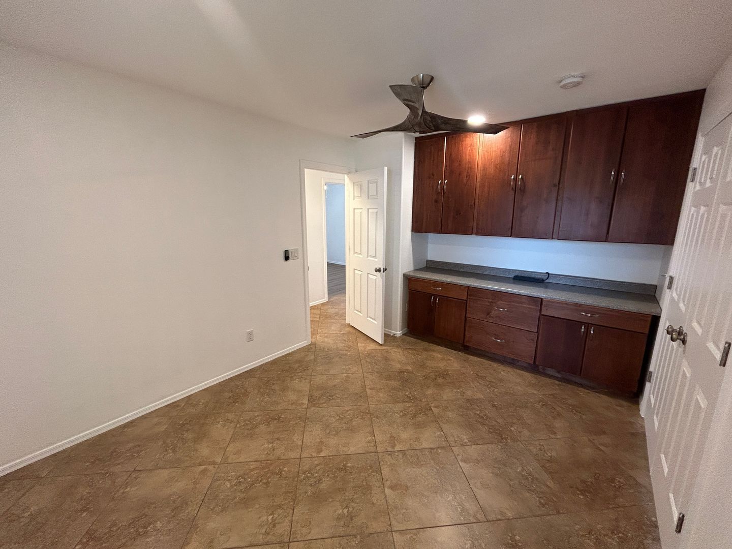 North Phoenix Home (3 bedrooms/2 bathrooms-plus den) ready for immediate move-in property image