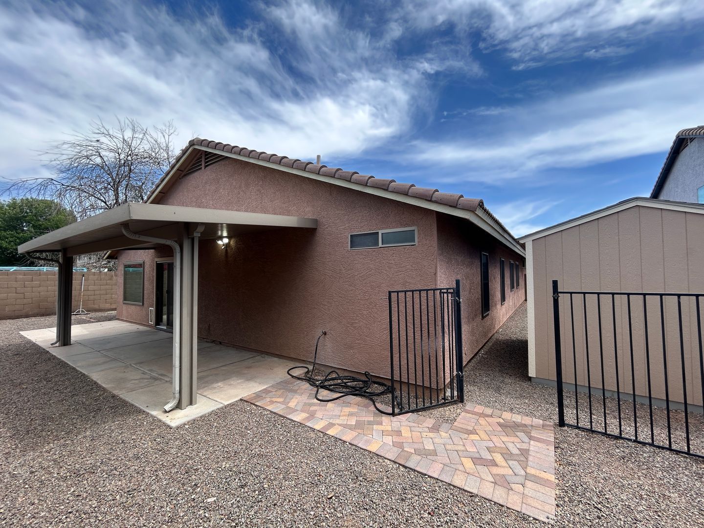 North Phoenix Home (3 bedrooms/2 bathrooms-plus den) ready for immediate move-in property image