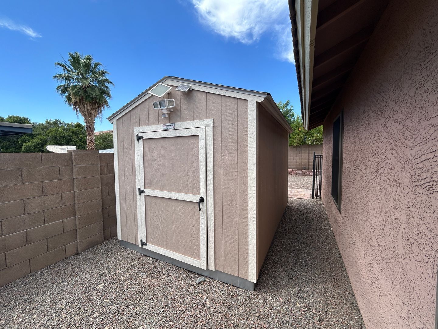 North Phoenix Home (3 bedrooms/2 bathrooms-plus den) ready for immediate move-in property image