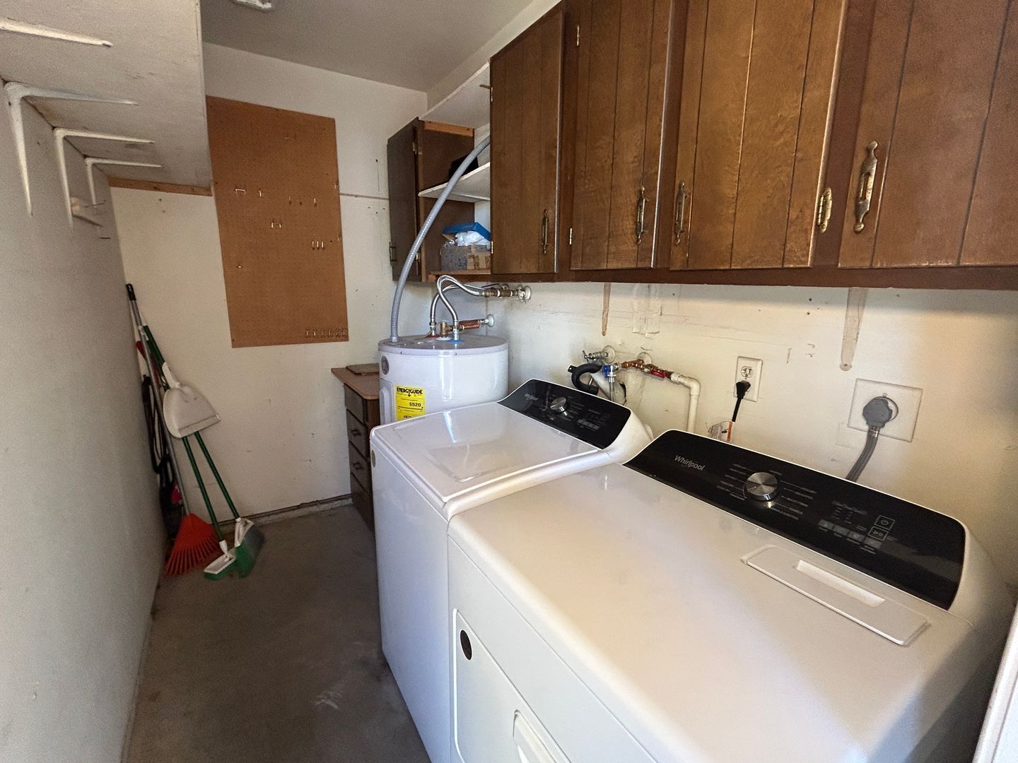 Updated Bellair Townhome with SOLAR (3 bed/2 bath) ready for immediate move-in property image