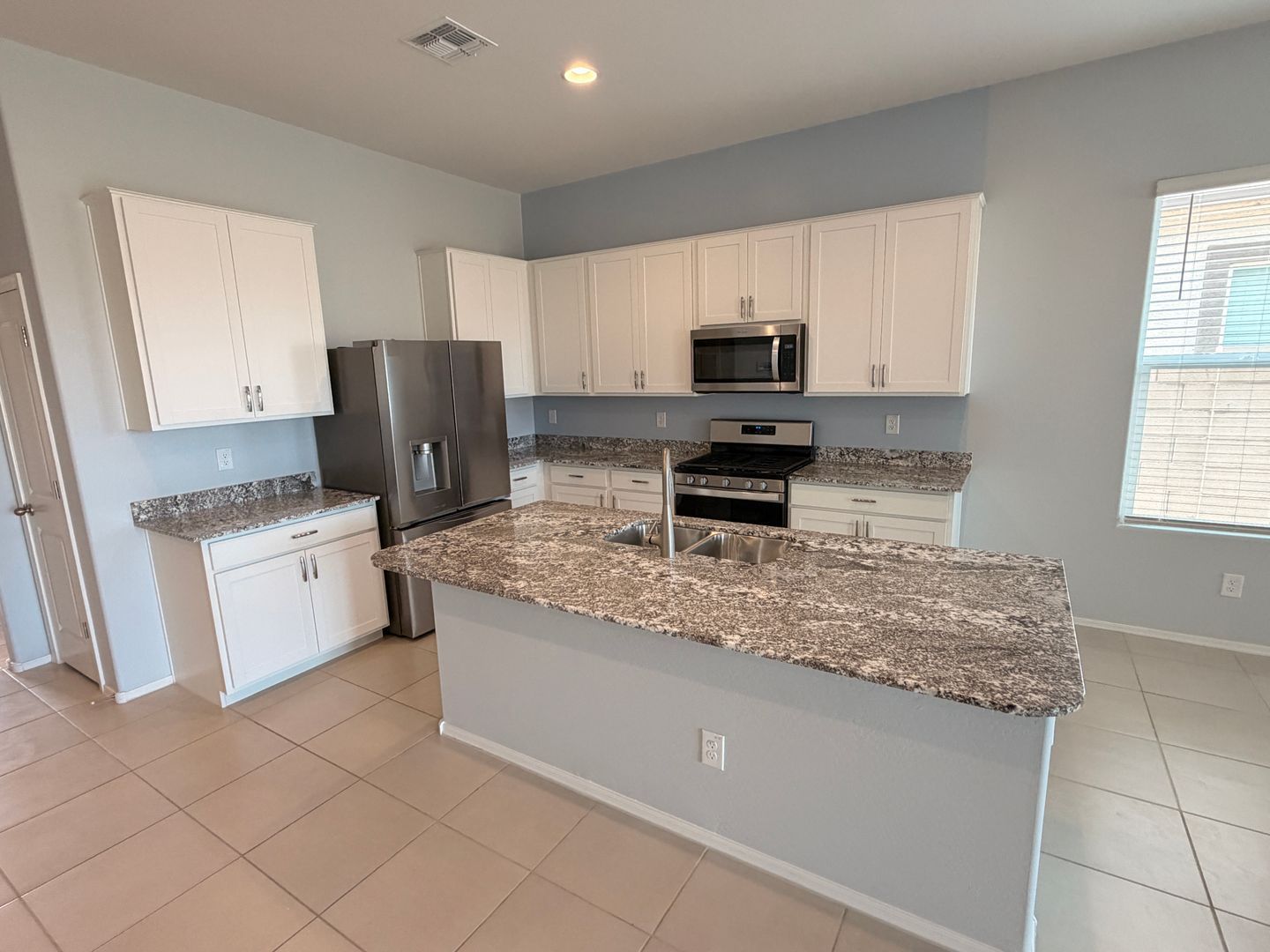 Newer Home Built in 2023 (3 bedrooms/2 bathrooms) in Surprise ready for immediate move-in property image