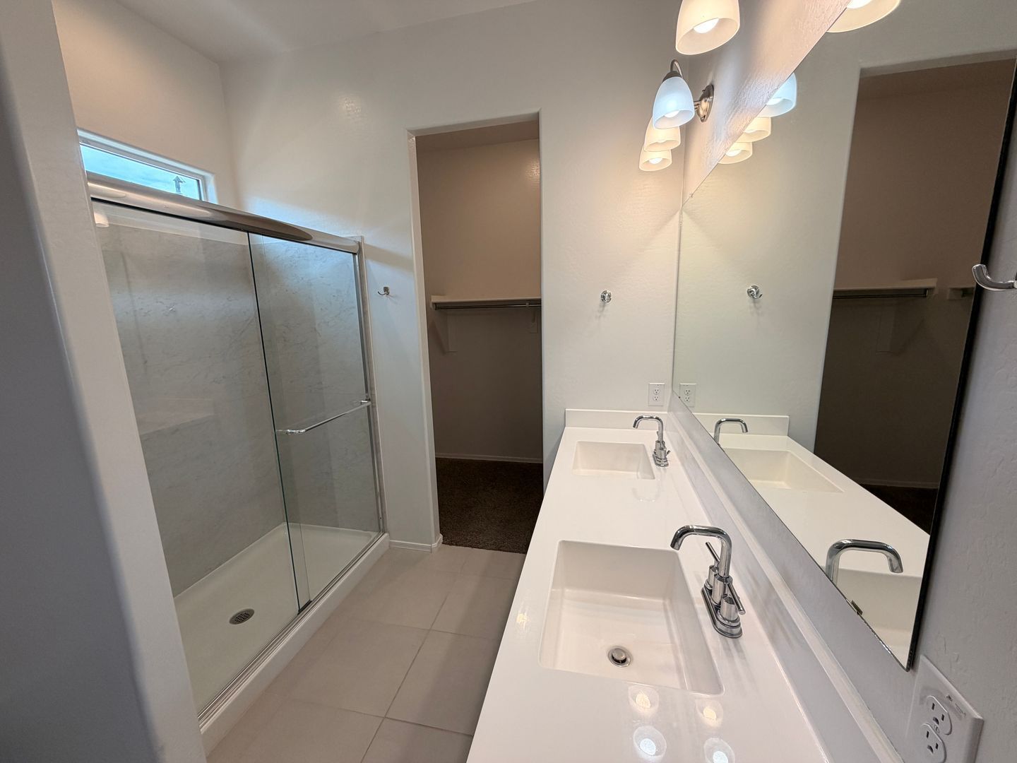 Newer Home Built in 2023 (3 bedrooms/2 bathrooms) in Surprise ready for immediate move-in property image