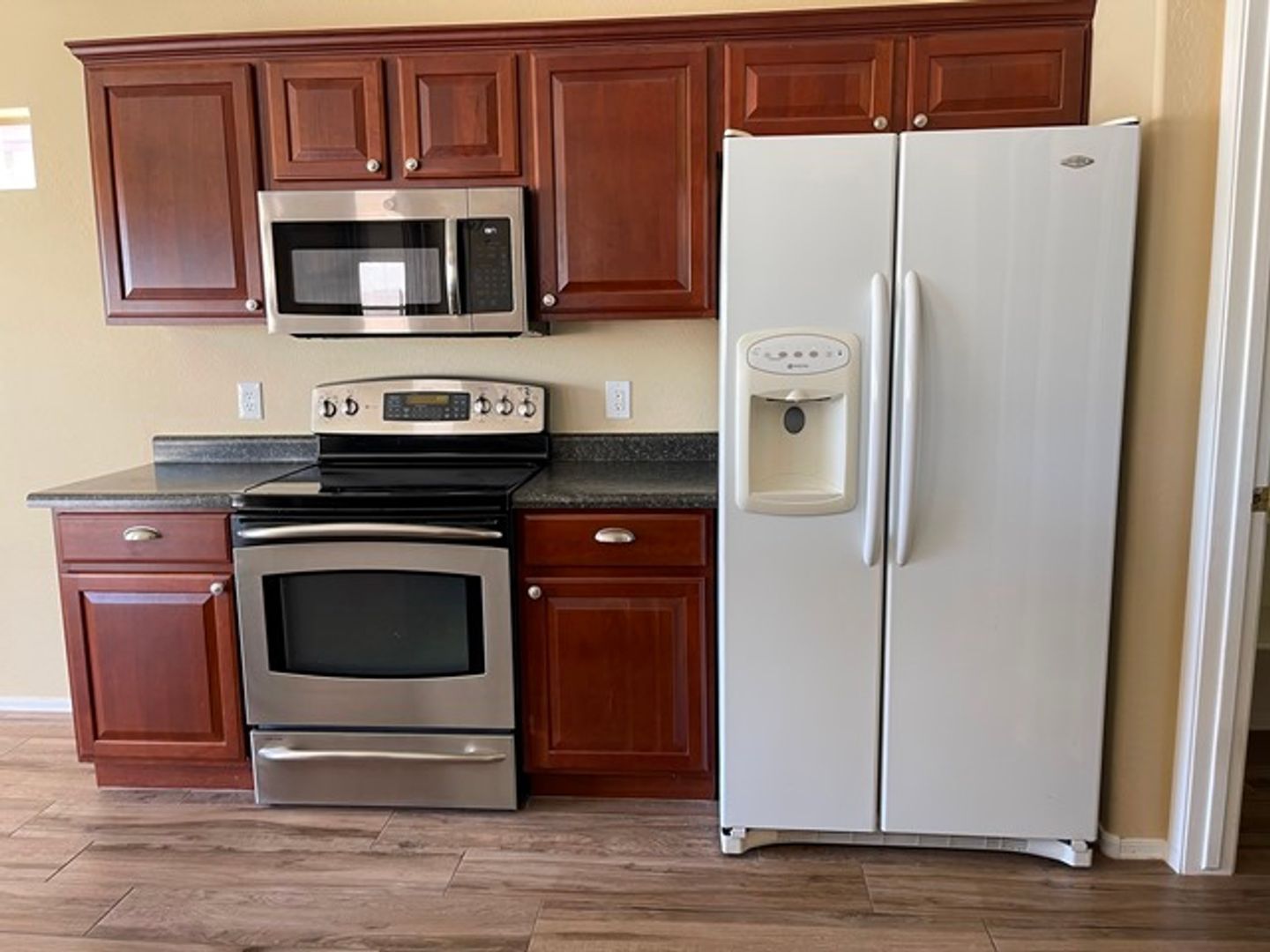3 bedroom and 2 1/2 bath home with a pool and spa in Surprise Farms is ready for early July move in! property image