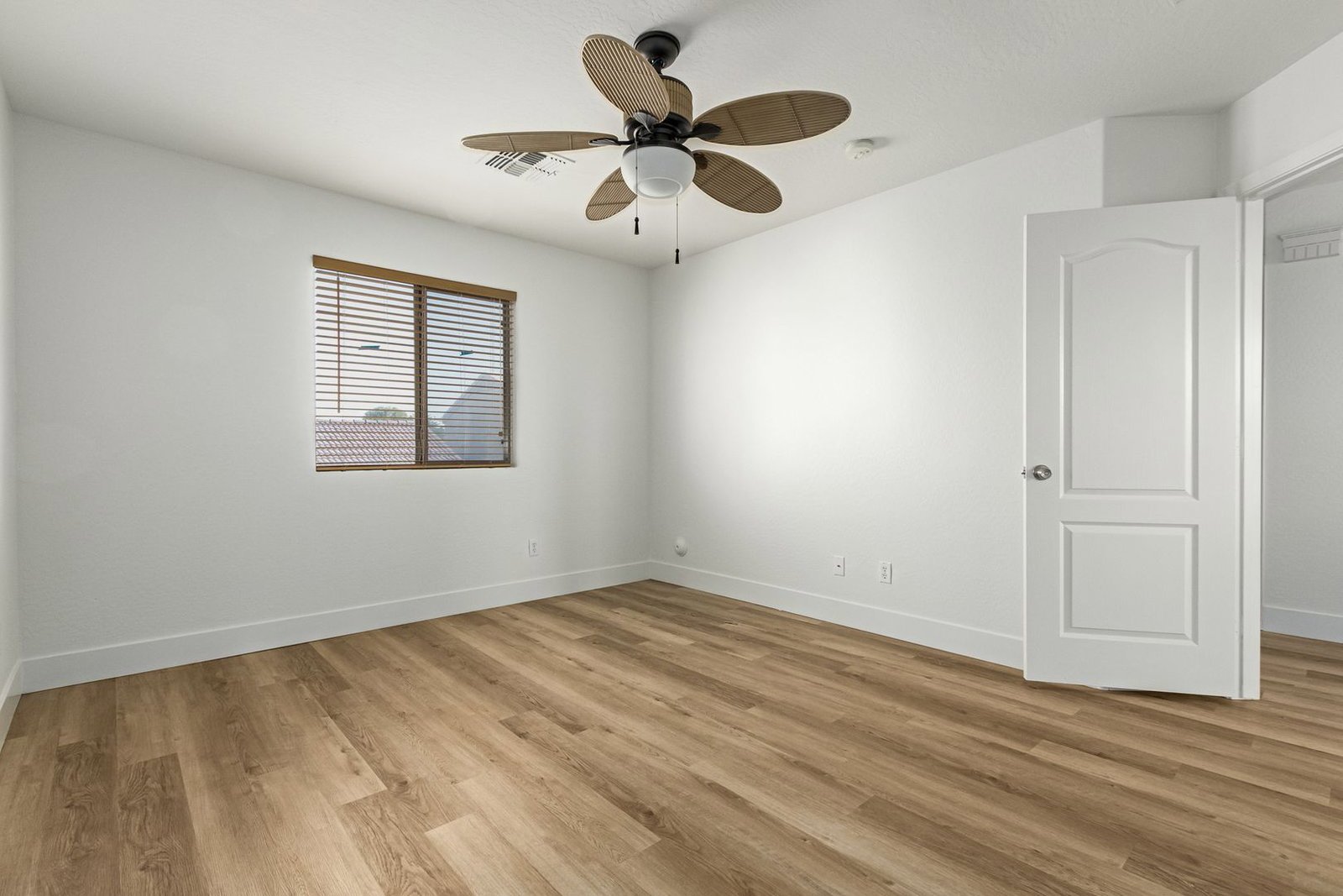 Fantastic 3 bedroom / 2.5 bathroom home in Peoria ready for an early July move-in!! property image