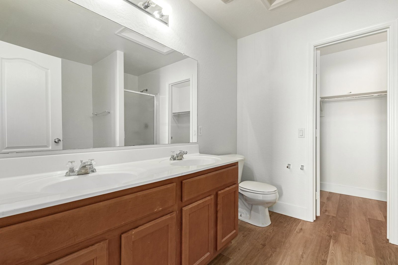 Fantastic 3 bedroom / 2.5 bathroom home in Peoria ready for an early July move-in!! property image