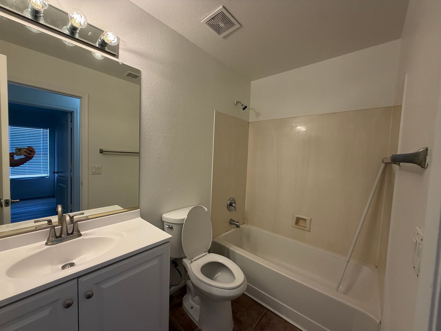 Move-In Ready 3-Bed, 2-Bath Home in Goodyear property image
