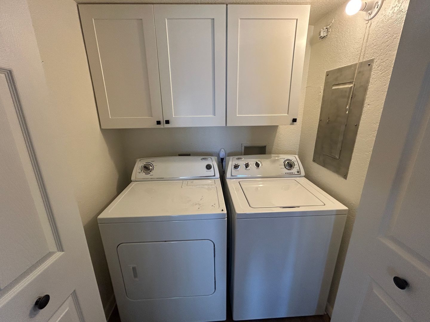 Updated 1 bedroom/1 bathroom townhome in Glendale ready for move-in property image