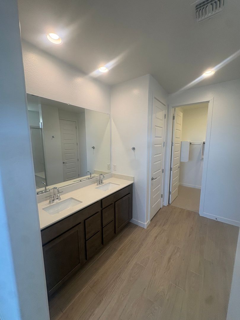 Brand New Litchfield Park Home - 4 Bed /3 bath, ready for immediate move-in! property image