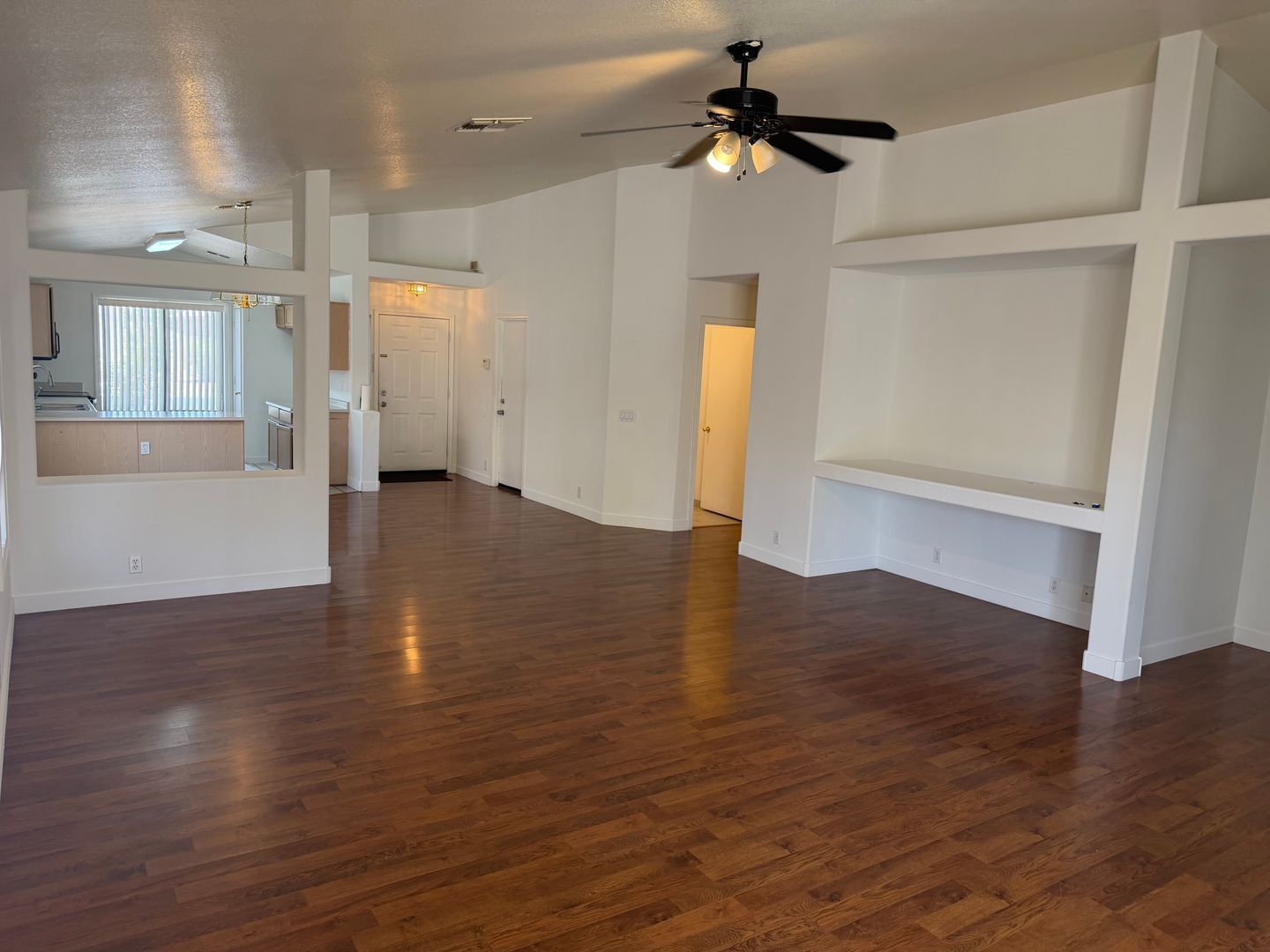 Beautiful 3 Bedroom, 2 Bathroom Home for Rent in Peoria ready for immediate Move in! property image