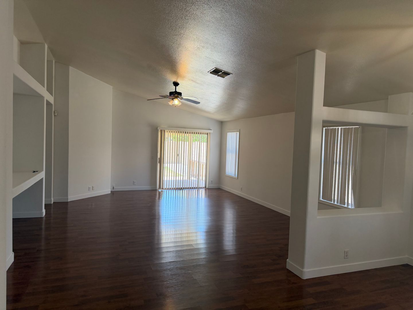 Beautiful 3 Bedroom, 2 Bathroom Home for Rent in Peoria ready for immediate Move in! property image
