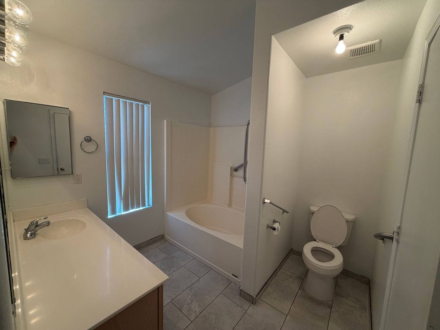 Beautiful 3 Bedroom, 2 Bathroom Home for Rent in Peoria ready for immediate Move in! property image