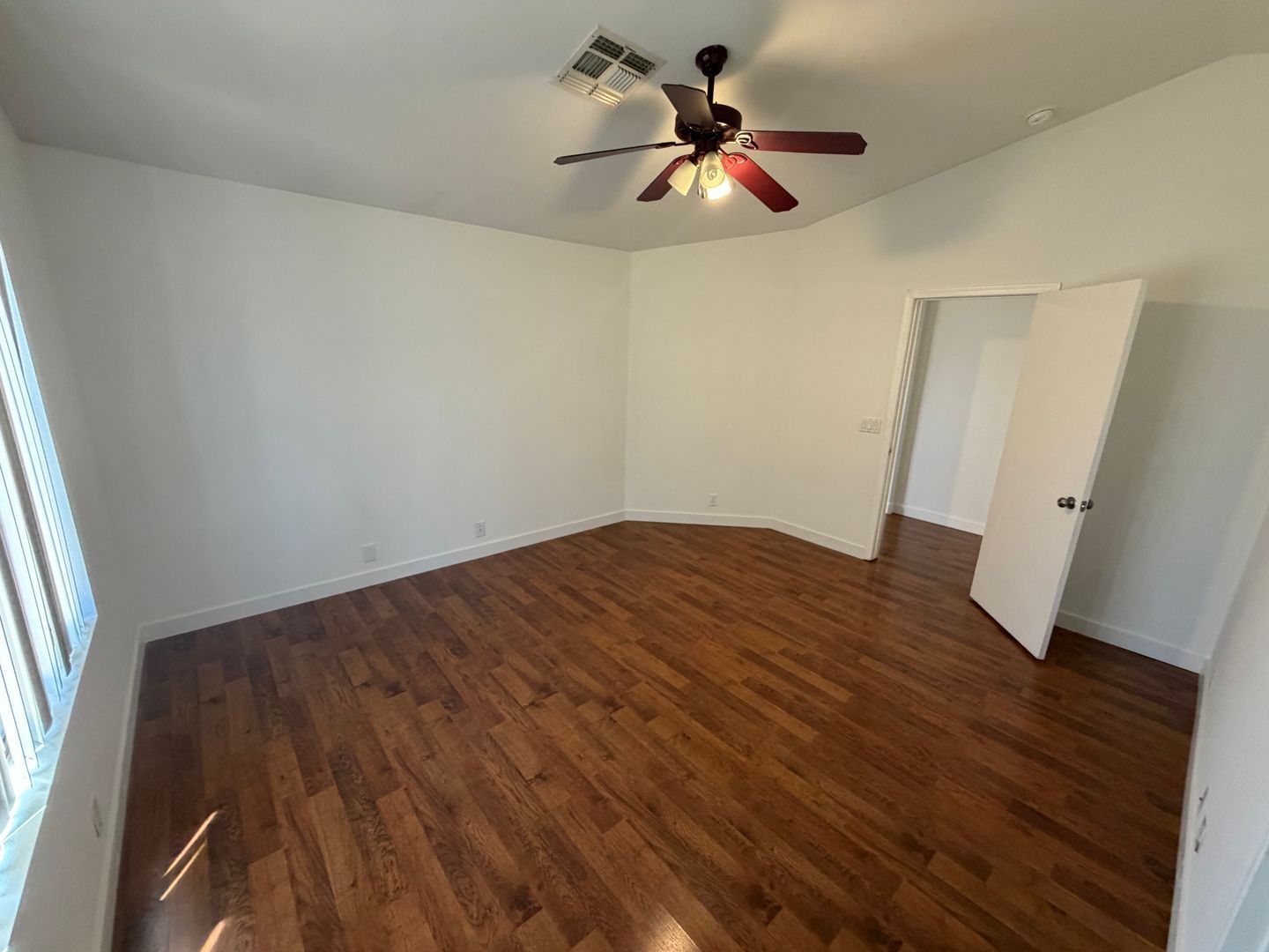 Beautiful 3 Bedroom, 2 Bathroom Home for Rent in Peoria ready for immediate Move in! property image