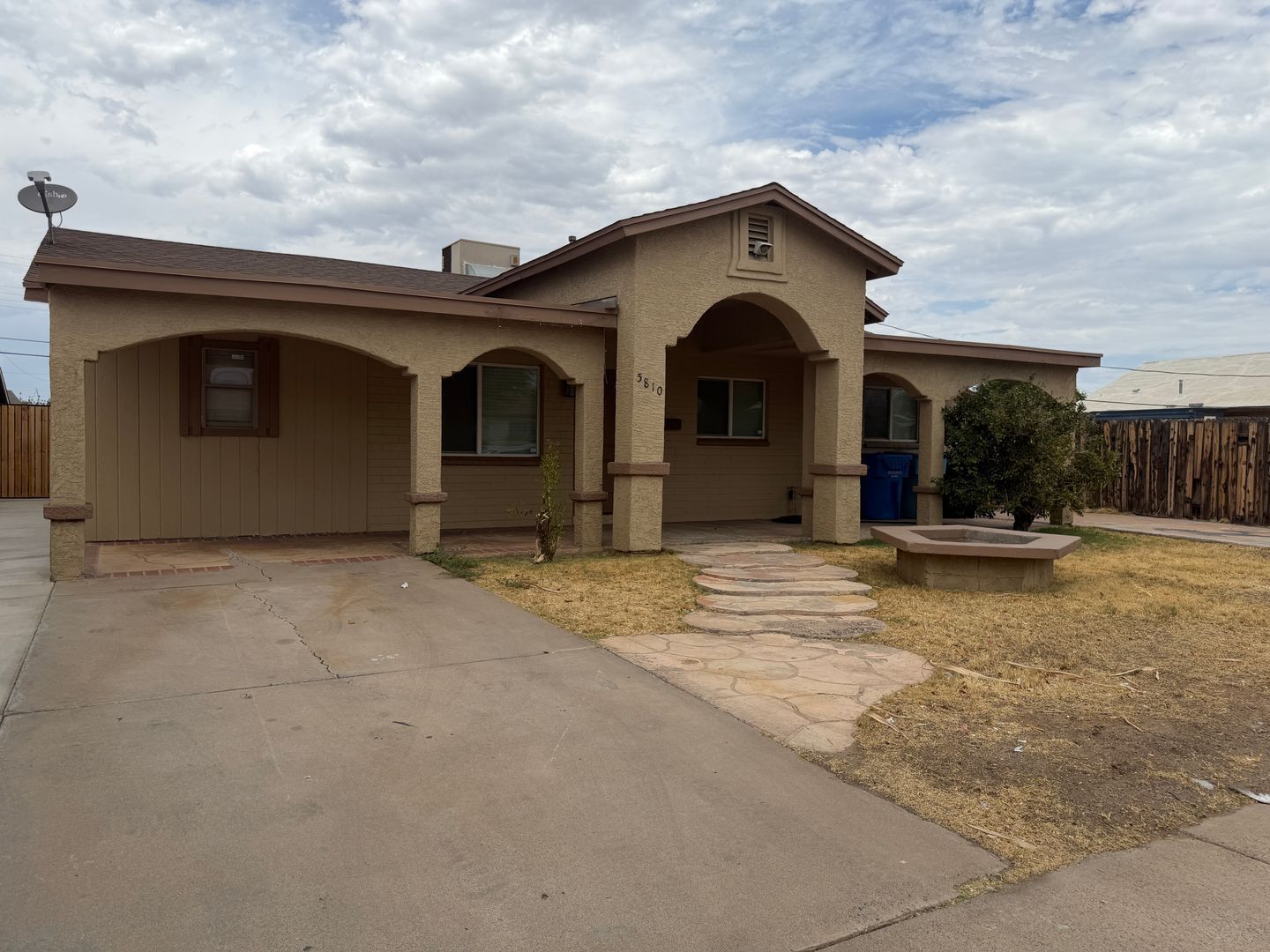 Available Now! Spacious 3-Bedroom Home with Huge Backyard in Phoenix property image