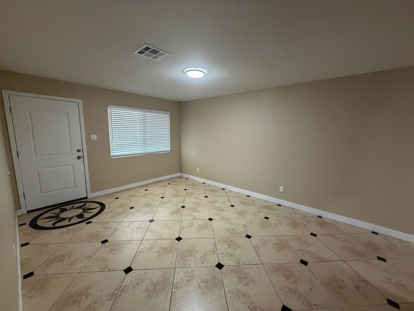 Available Now! Spacious 3-Bedroom Home with Huge Backyard in Phoenix property image
