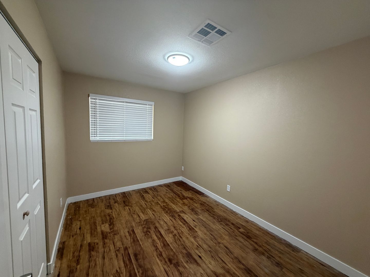 Available Now! Spacious 3-Bedroom Home with Huge Backyard in Phoenix property image