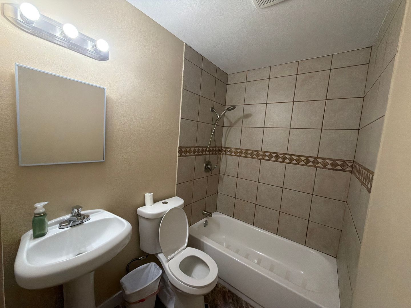 Available Now! Spacious 3-Bedroom Home with Huge Backyard in Phoenix property image