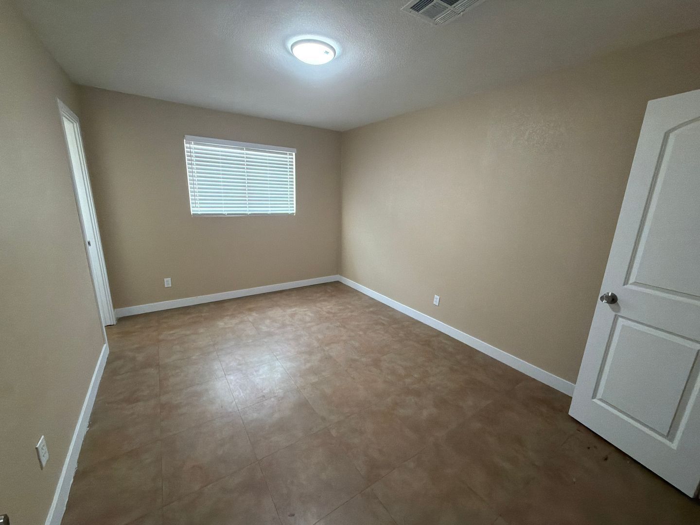 Available Now! Spacious 3-Bedroom Home with Huge Backyard in Phoenix property image