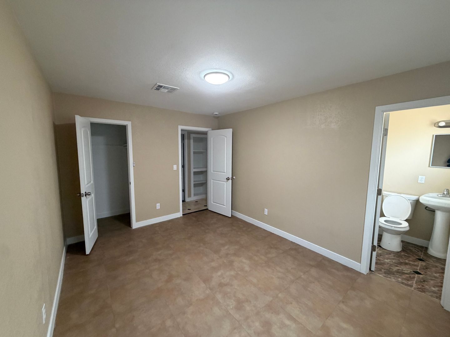 Available Now! Spacious 3-Bedroom Home with Huge Backyard in Phoenix property image