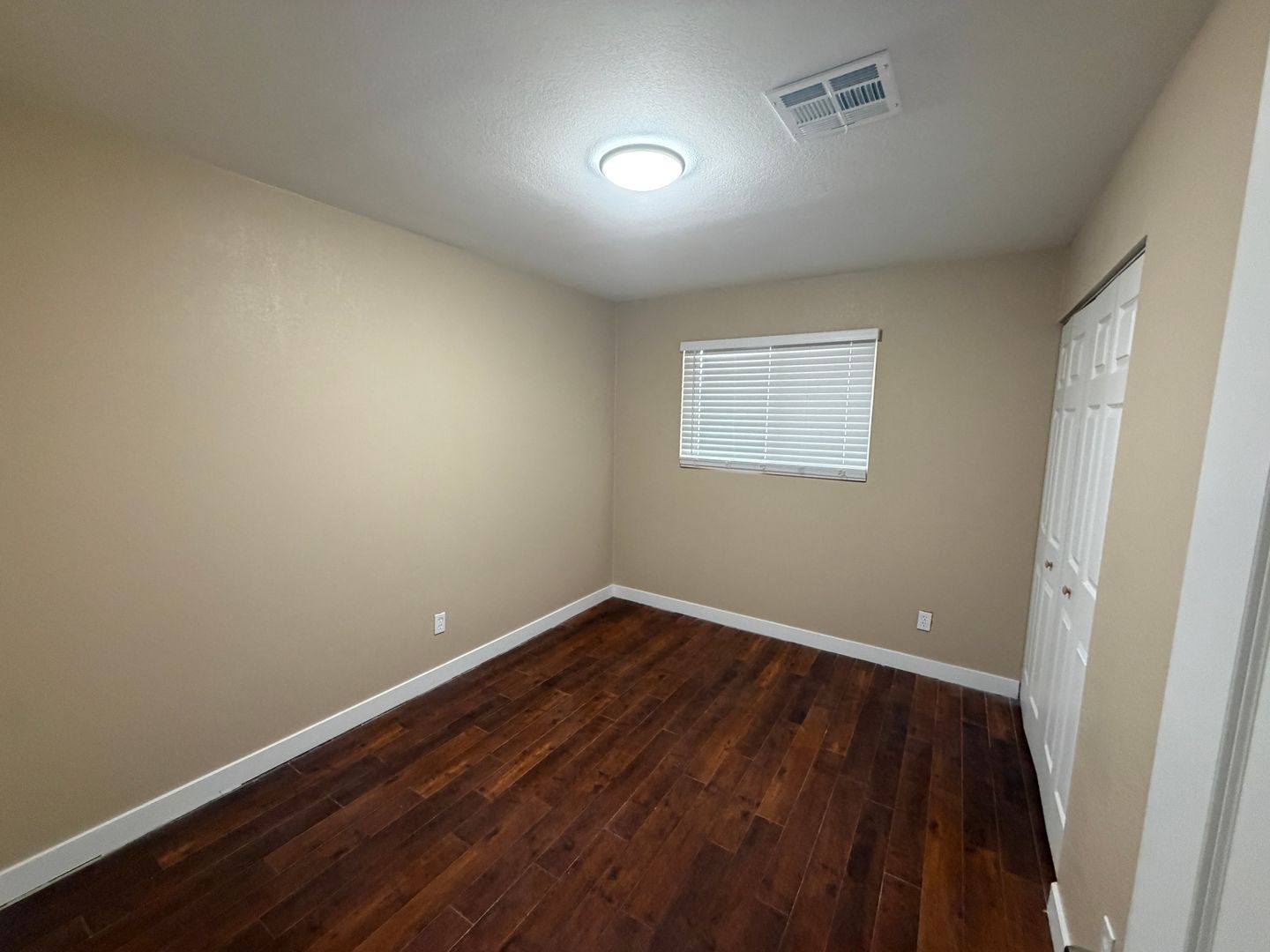 Available Now! Spacious 3-Bedroom Home with Huge Backyard in Phoenix property image