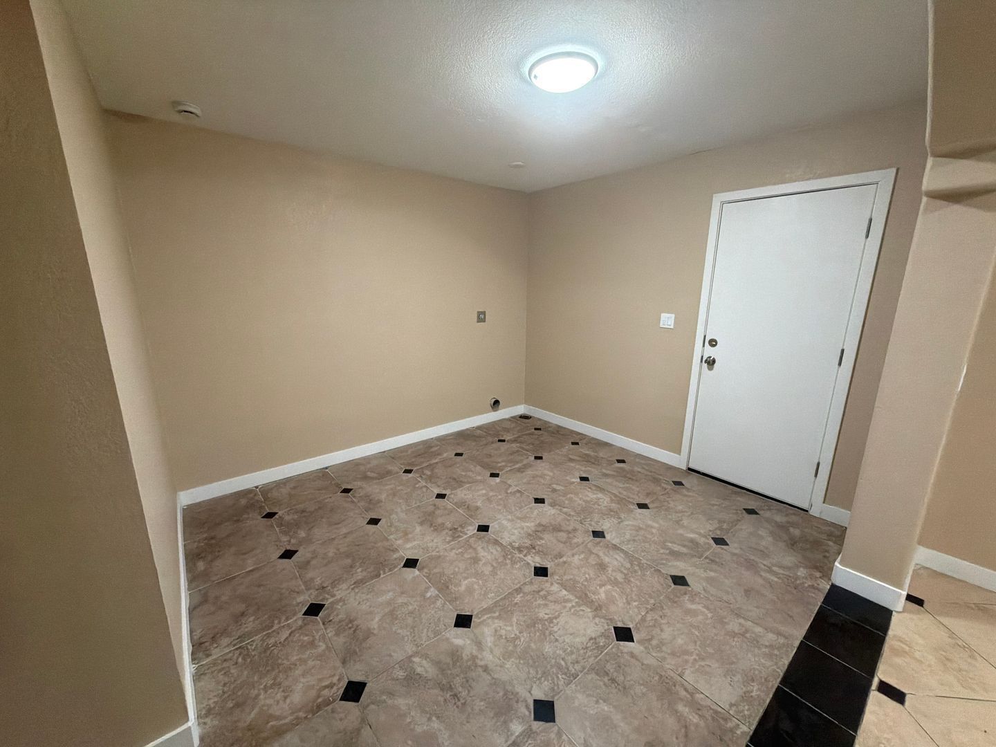 Available Now! Spacious 3-Bedroom Home with Huge Backyard in Phoenix property image