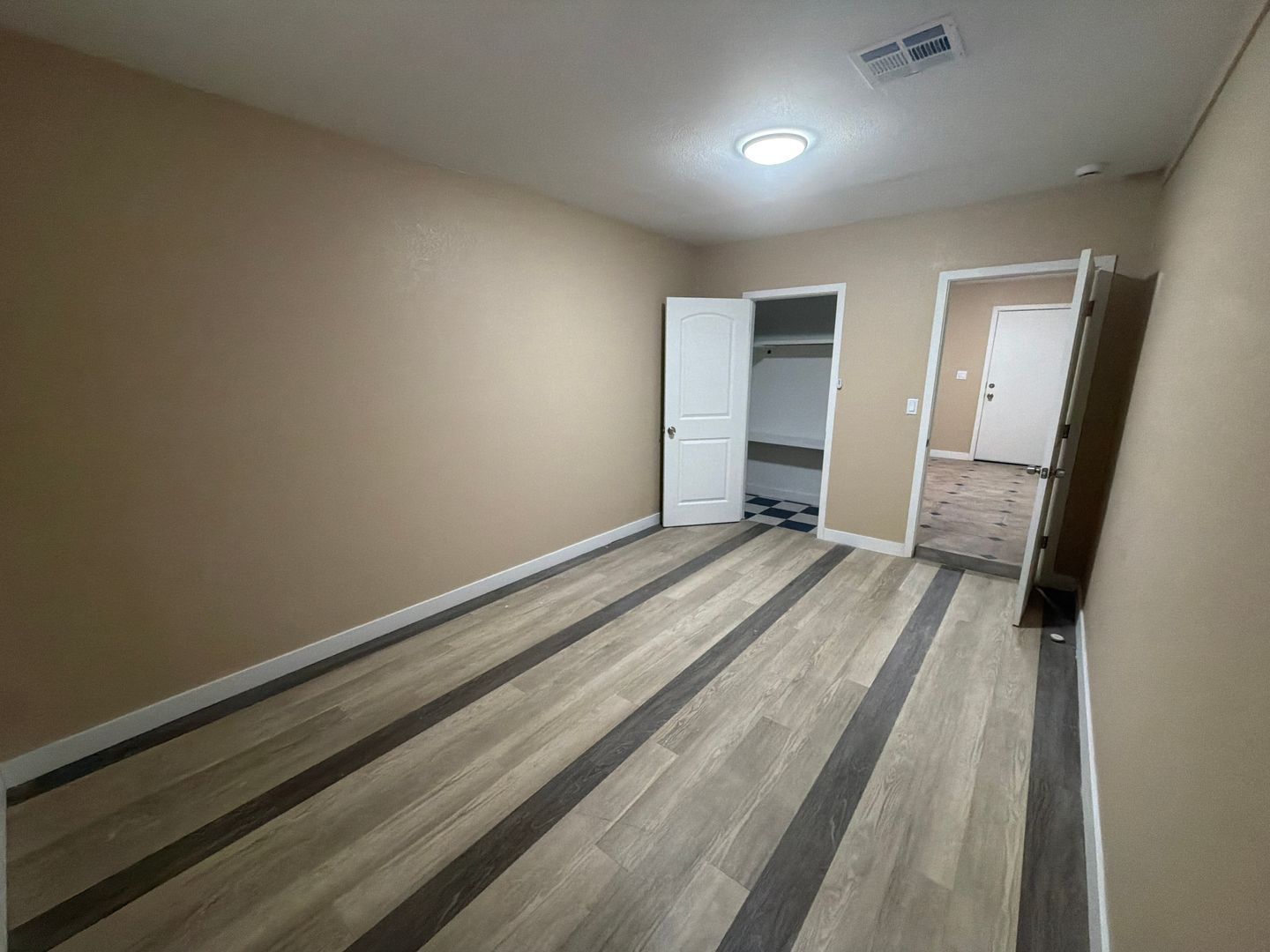Available Now! Spacious 3-Bedroom Home with Huge Backyard in Phoenix property image
