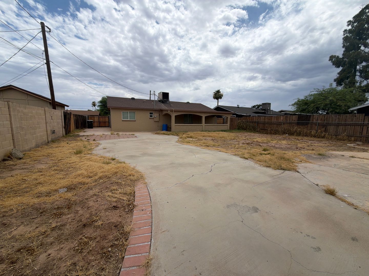 Available Now! Spacious 3-Bedroom Home with Huge Backyard in Phoenix property image