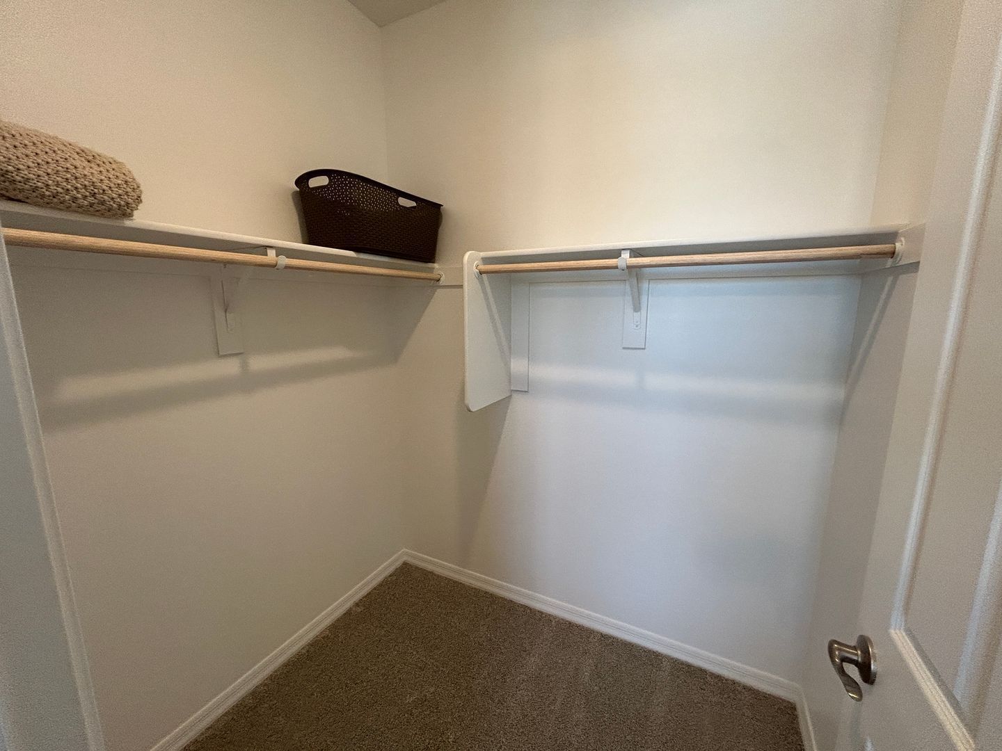 4 bedroom (plus den), 2 bathroom home in Verrado East available for mid-July move-in property image