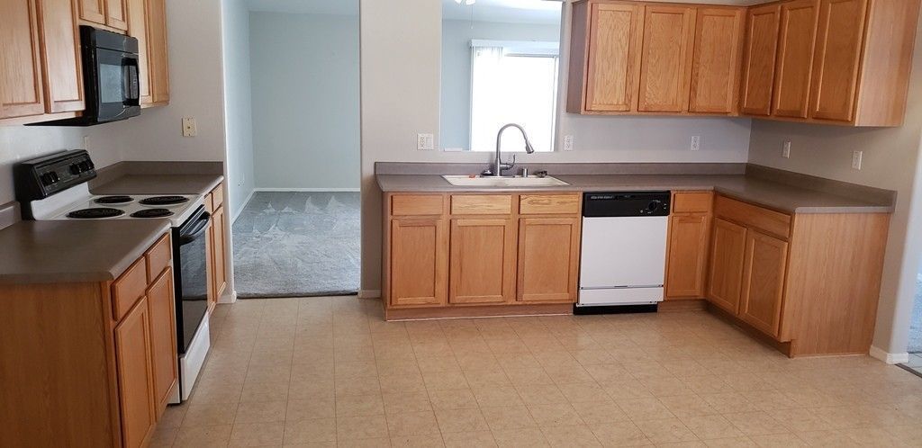 3 bedroom 2 bath home in Surprise. property image