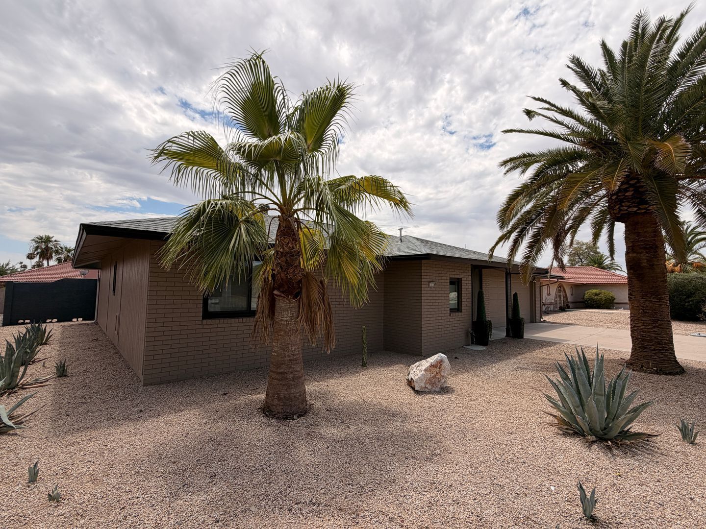 Remodeled Sun City West Home (2 bedrooms/3 bathrooms) ready for immediate move-in property image