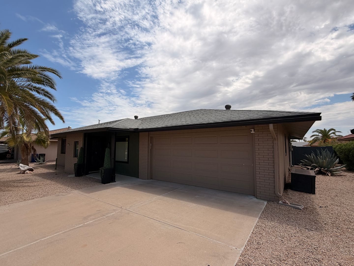 Remodeled Sun City West Home (2 bedrooms/3 bathrooms) ready for immediate move-in property image