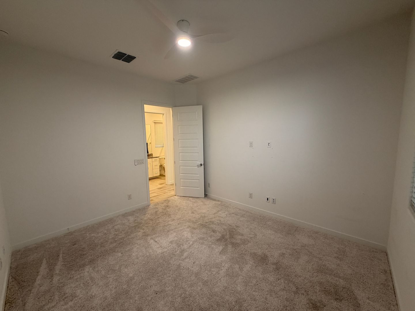 Beautiful 1 bedroom/1 bathroom CASITA available for immediate move-in property image