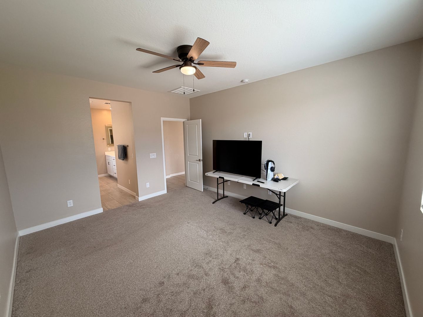 Home Built in 2025 (3 bedrooms/2 bathrooms) located in Goodyear - ready for immediate move-in property image