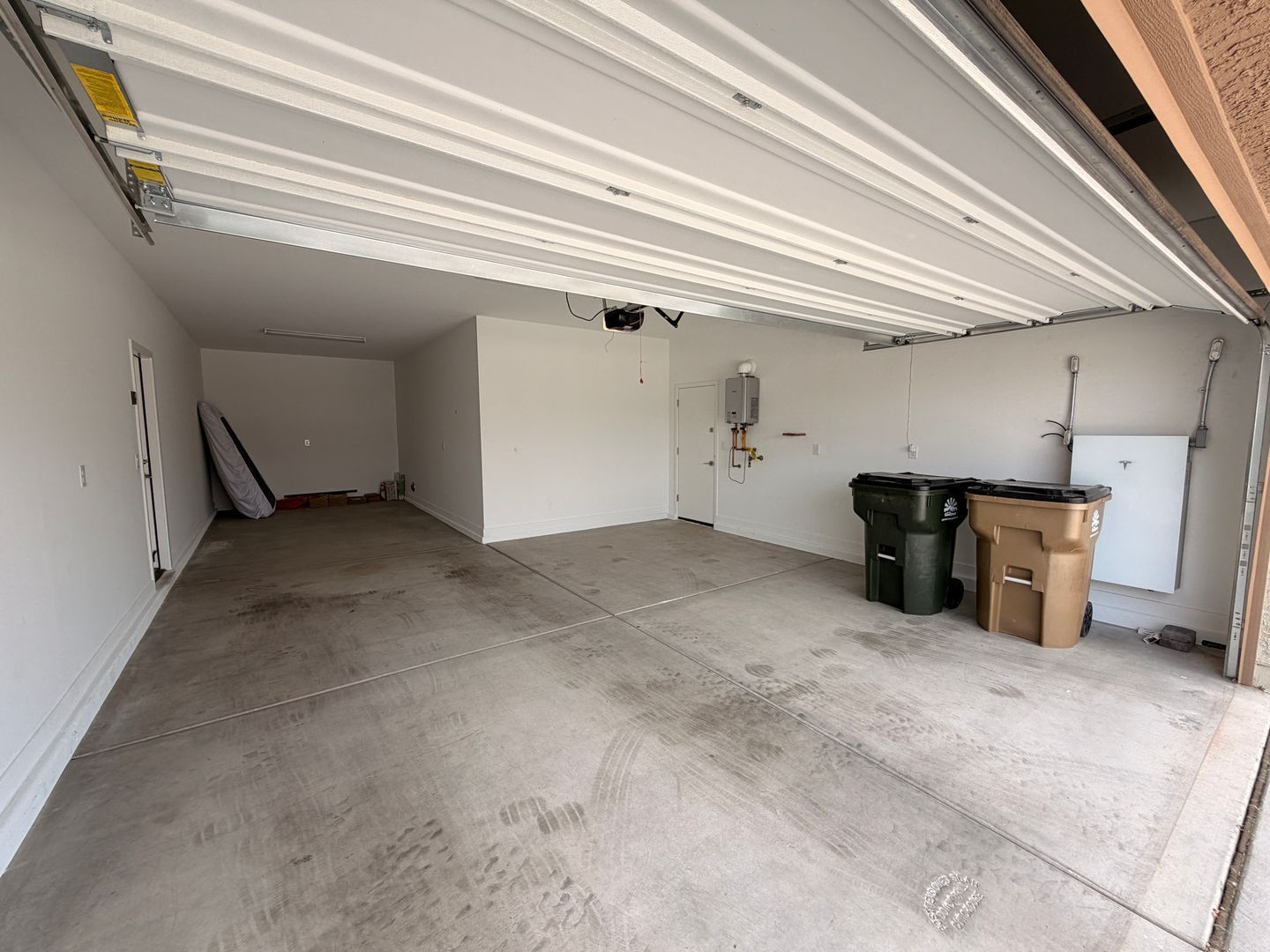 Home Built in 2025 (3 bedrooms/2 bathrooms) located in Goodyear - ready for immediate move-in property image
