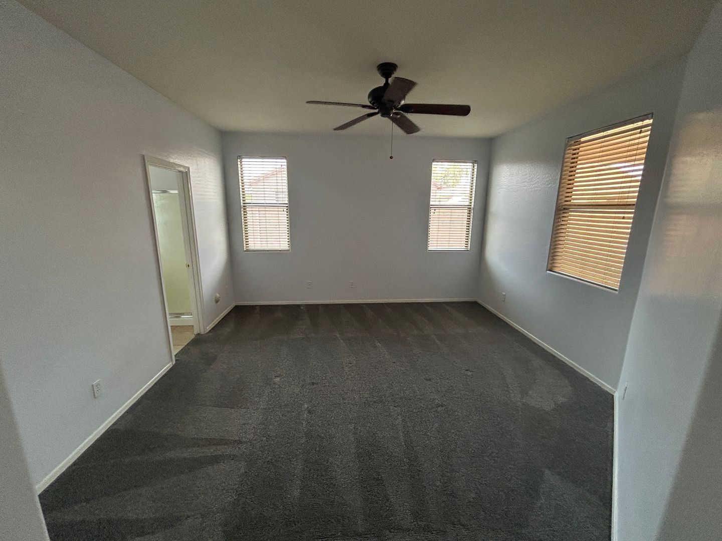 Fantastic 4 bedroom / 3 bathroom home in Bell West Ranch !! property image