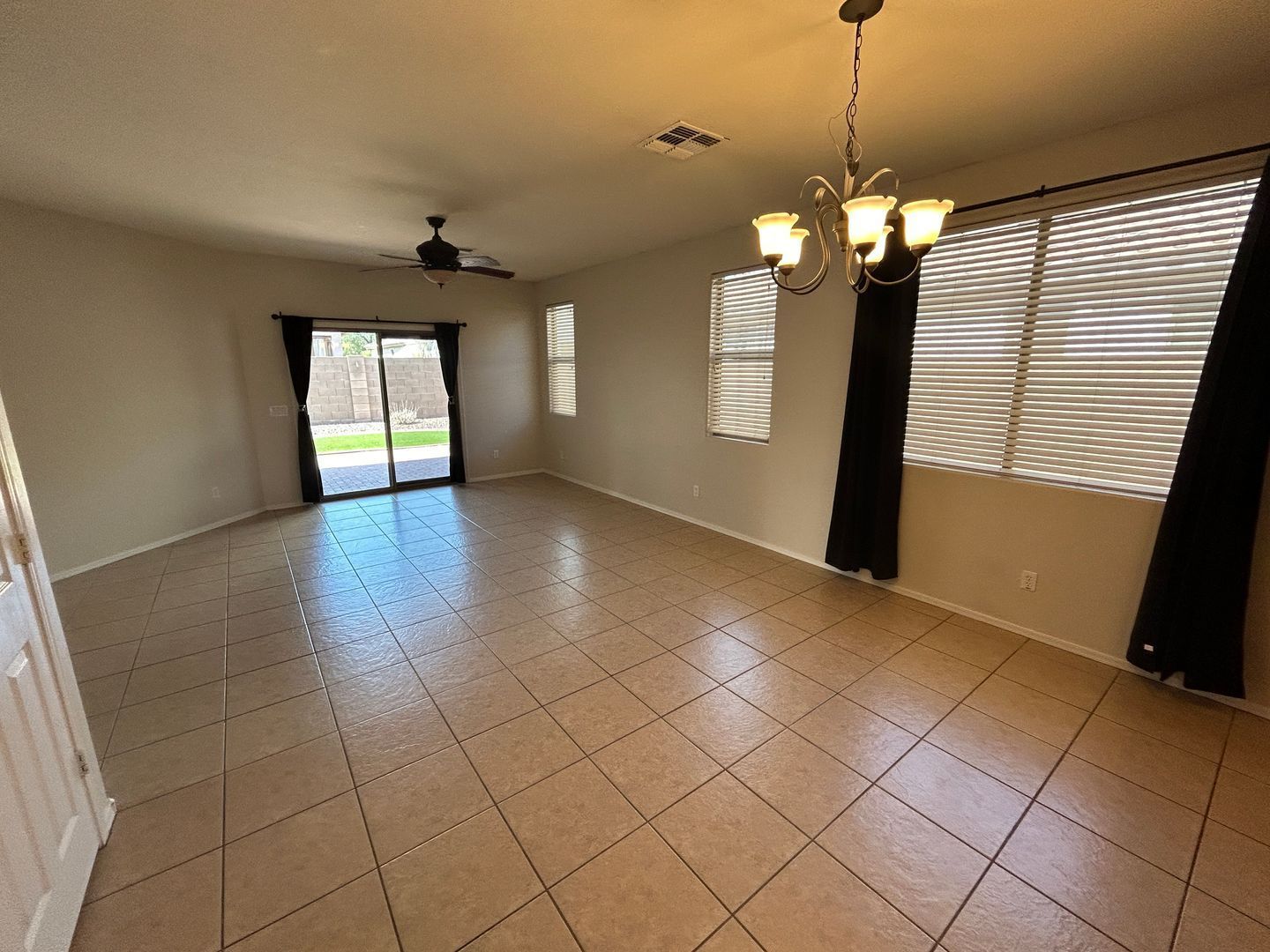 Fantastic 4 bedroom / 3 bathroom home in Bell West Ranch !! property image