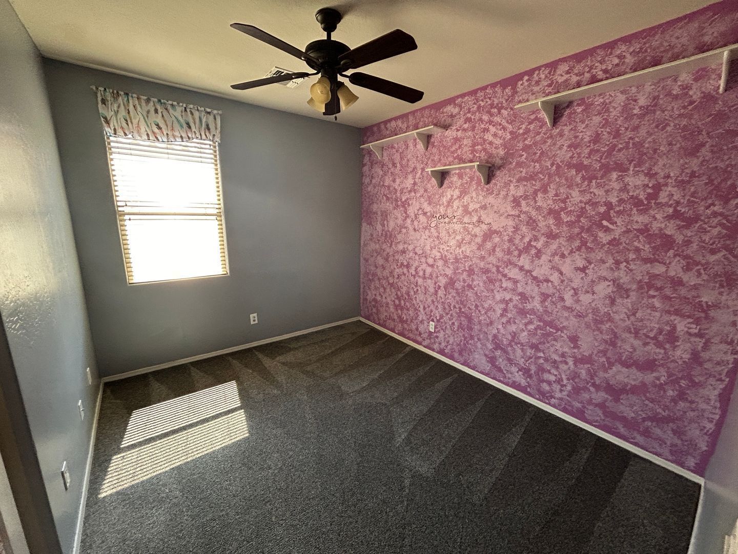 Fantastic 4 bedroom / 3 bathroom home in Bell West Ranch !! property image