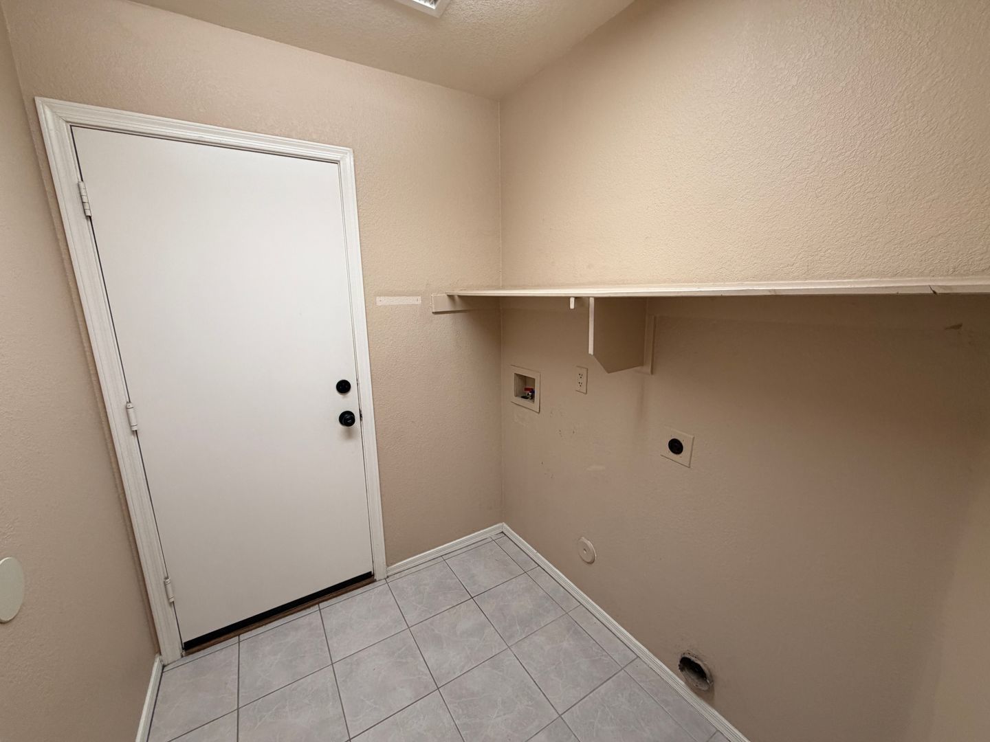 LOCATION LOCATION !!  3 bedroom 2 bath home in Chandler(Ocotillo) with pool ready for immediate move-in property image