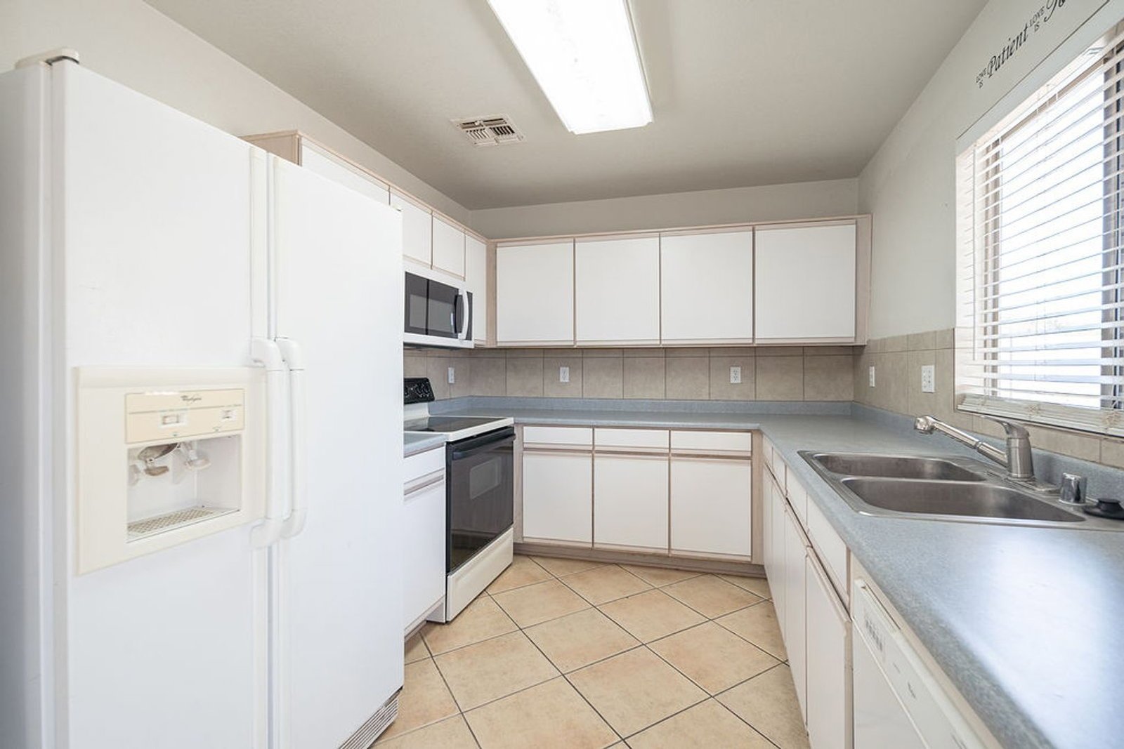 Charming 2-Bedroom, 2 Bath Home in Surprise, Mid September Move In! property image