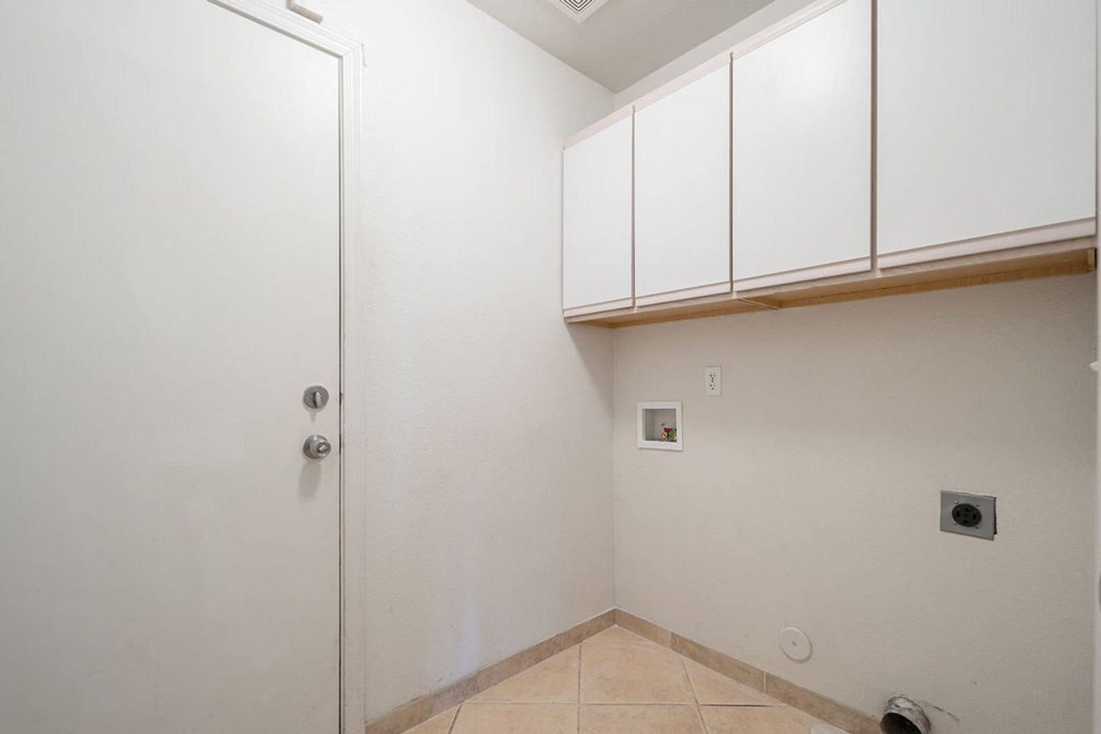 Charming 2-Bedroom, 2 Bath Home in Surprise, Mid September Move In! property image