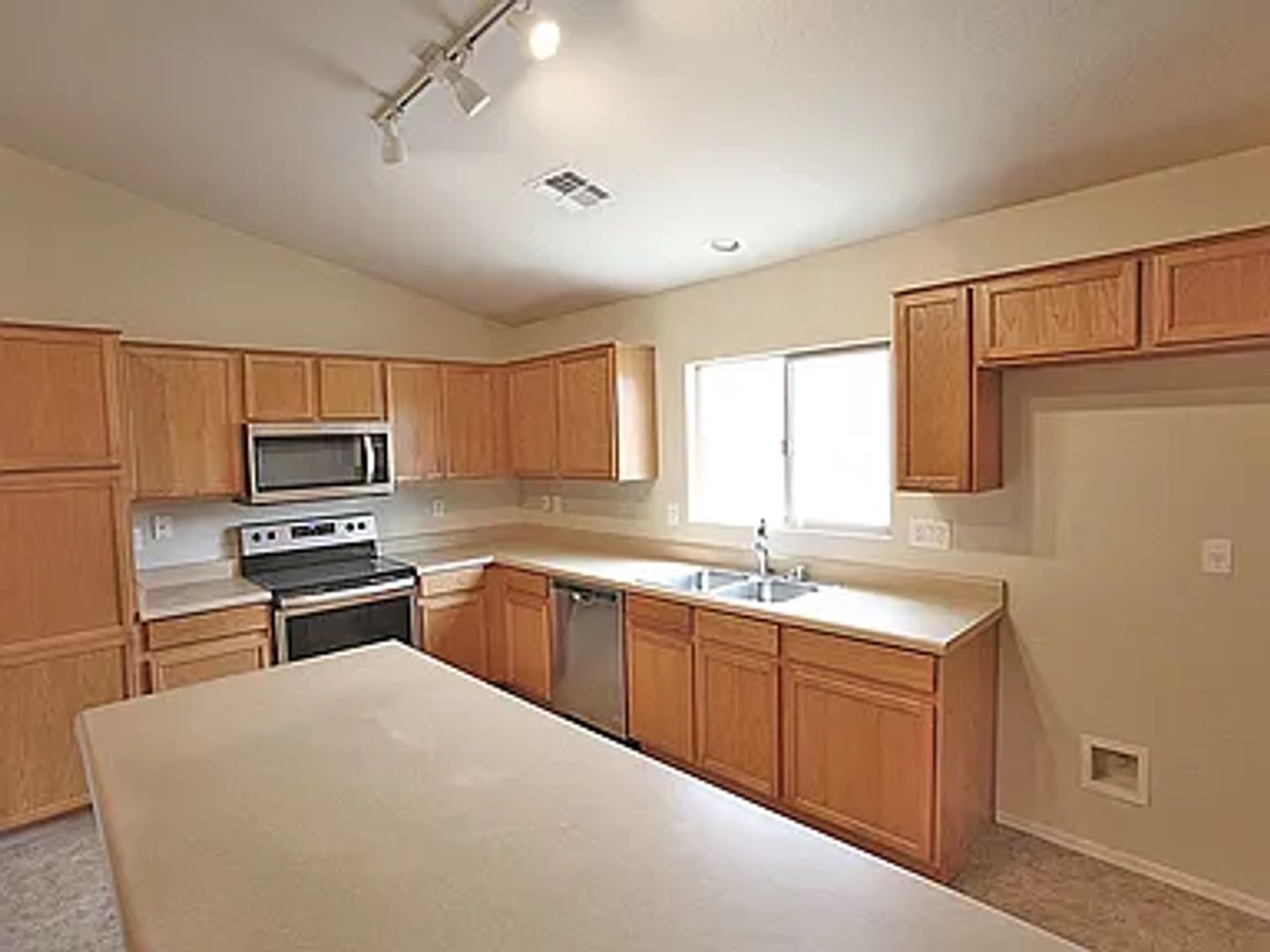 Beautiful 4-Bedroom Home in Surprise! property image