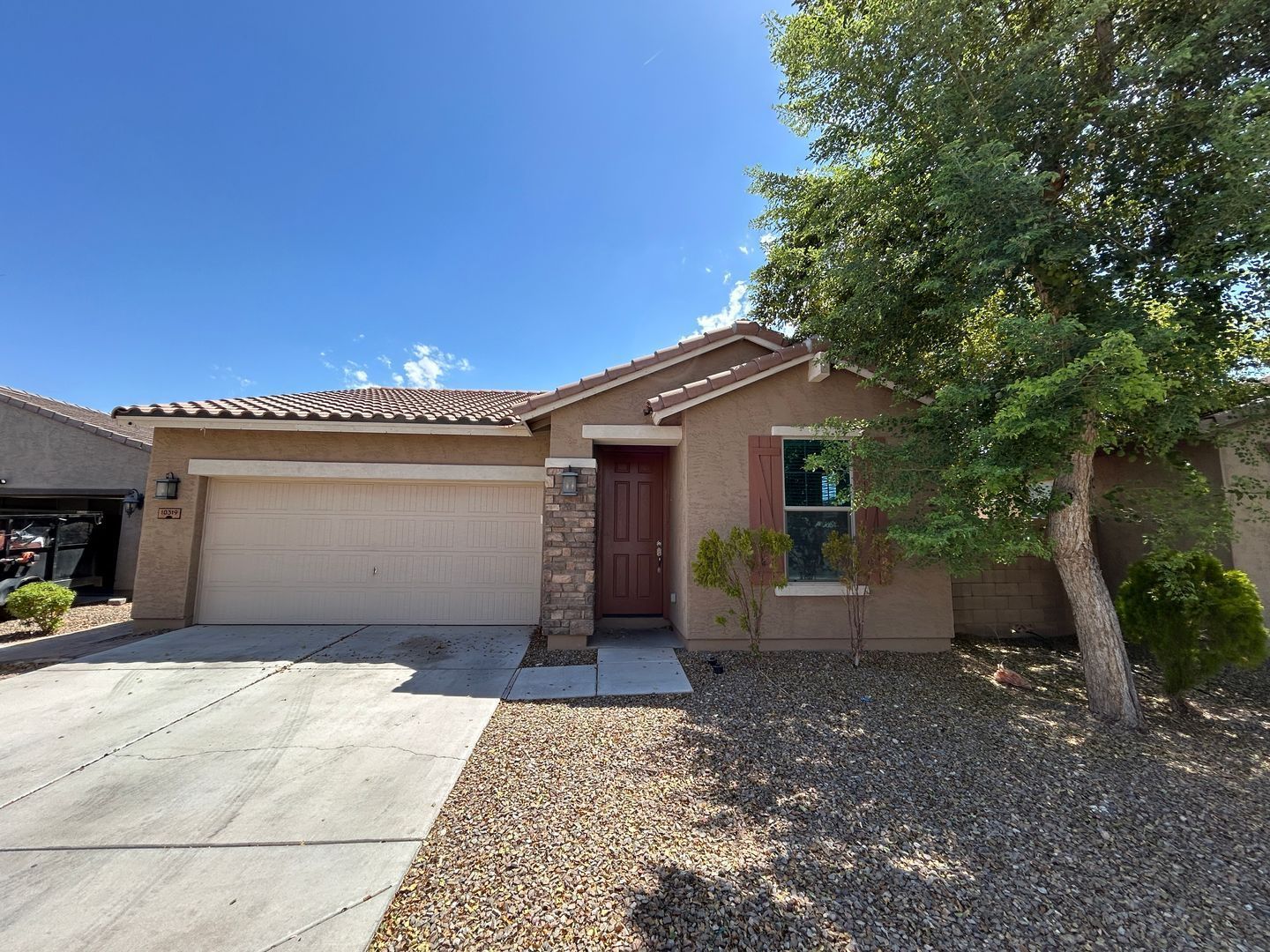 3 bedroom plus den / 2 bathroom home in Country Place available for mid September move-in !! property image