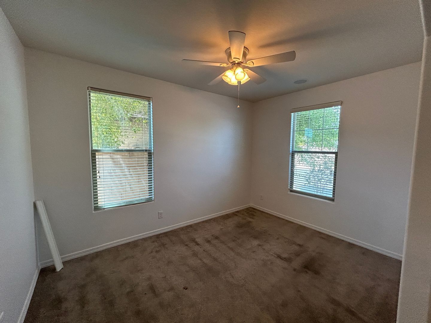 3 bedroom plus den / 2 bathroom home in Country Place available for mid September move-in !! property image