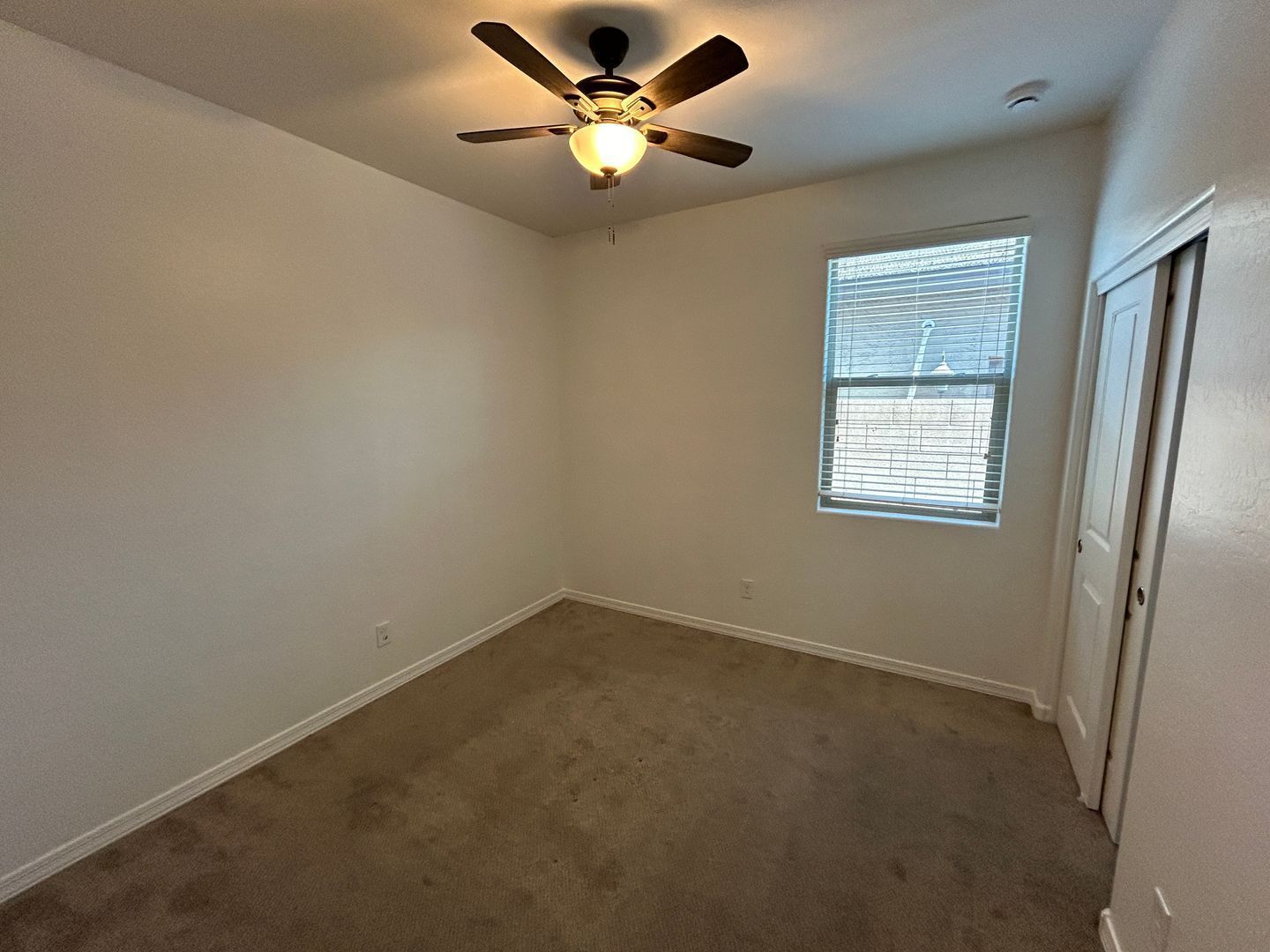 3 bedroom plus den / 2 bathroom home in Country Place available for mid September move-in !! property image