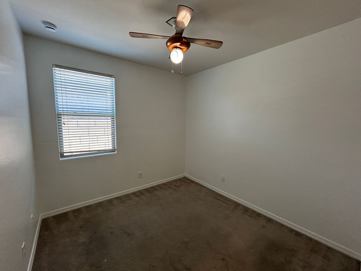 3 bedroom plus den / 2 bathroom home in Country Place available for mid September move-in !! property image