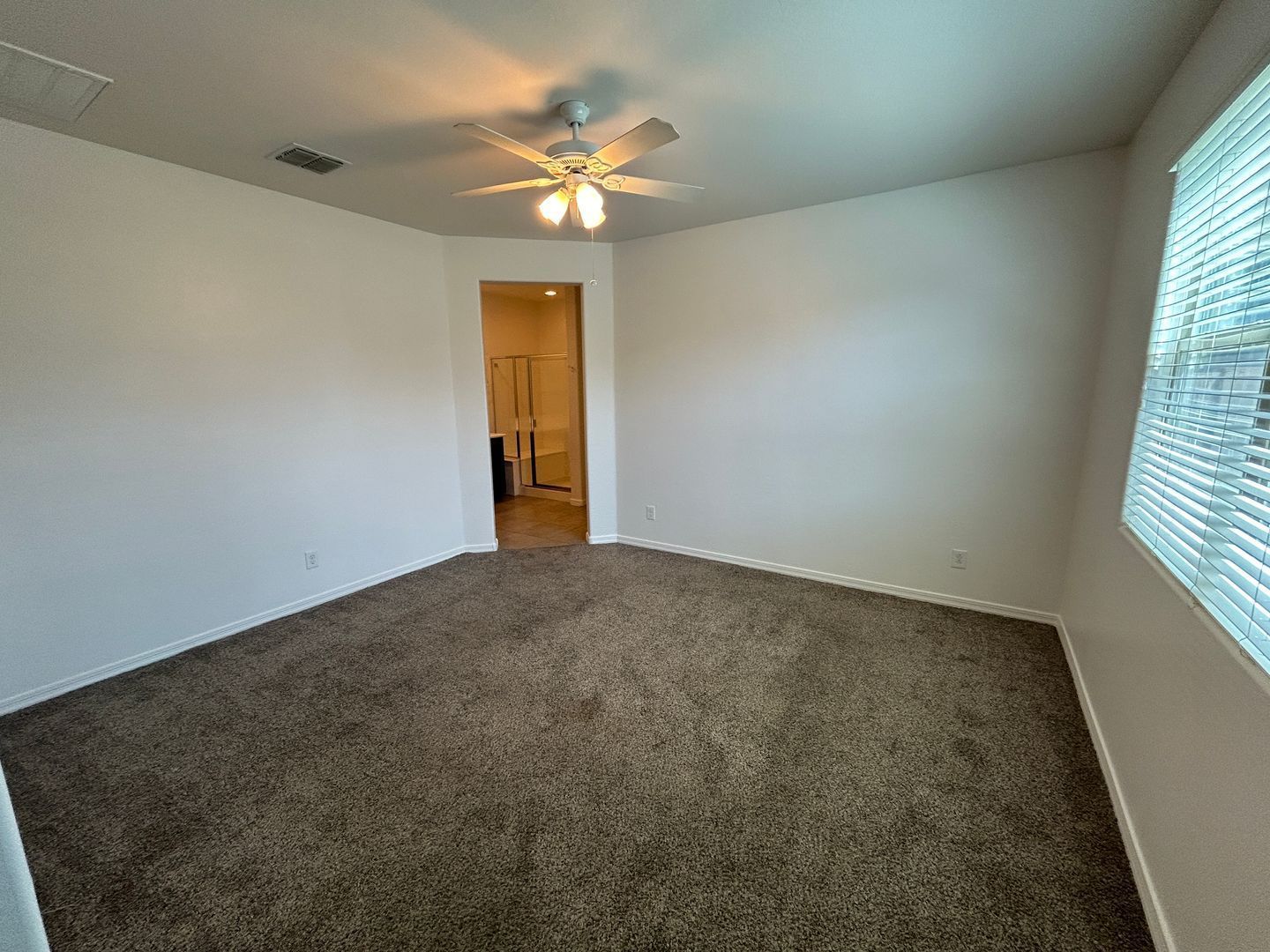 3 bedroom plus den / 2 bathroom home in Country Place available for mid September move-in !! property image