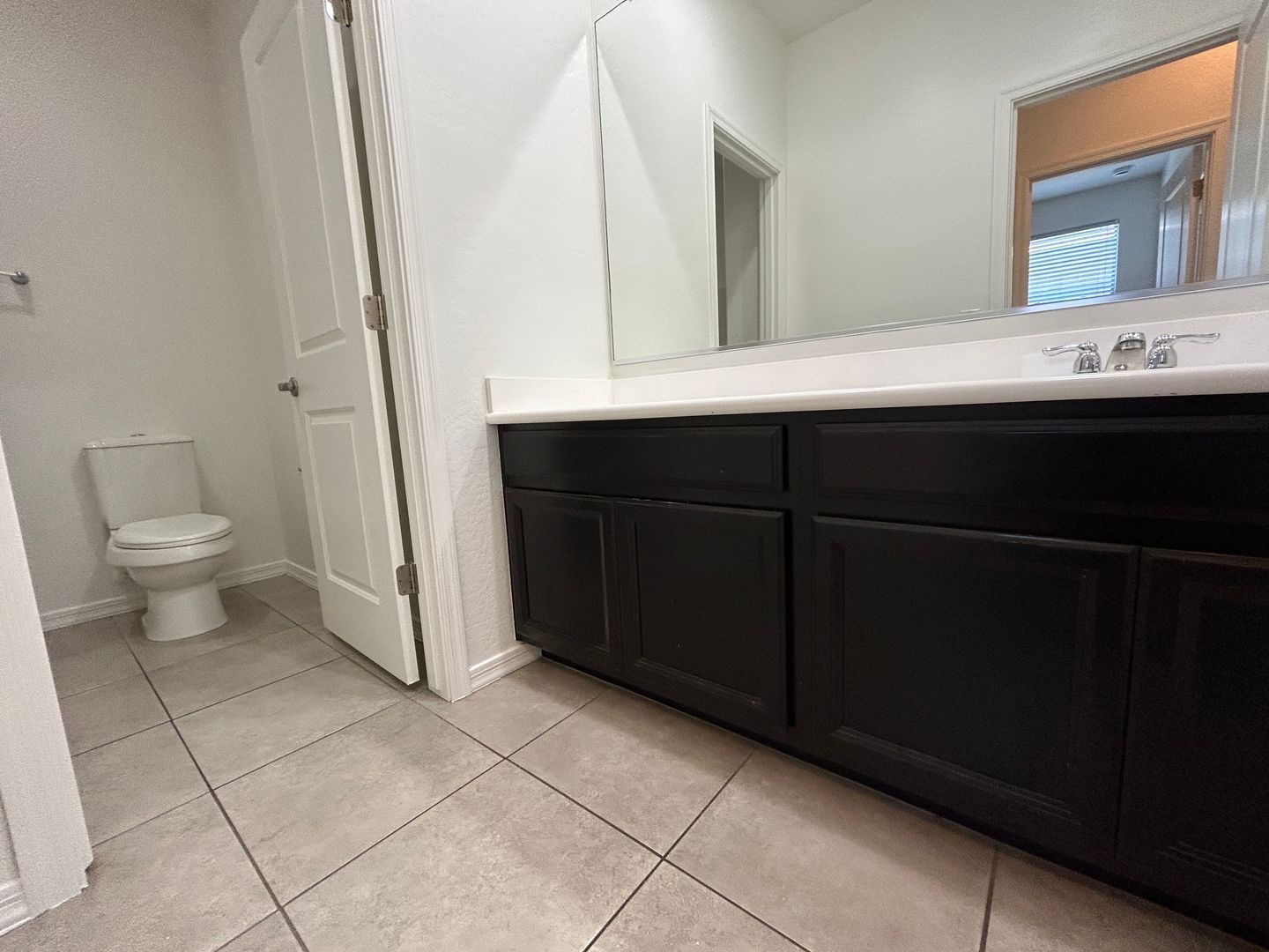 3 bedroom plus den / 2 bathroom home in Country Place available for mid September move-in !! property image