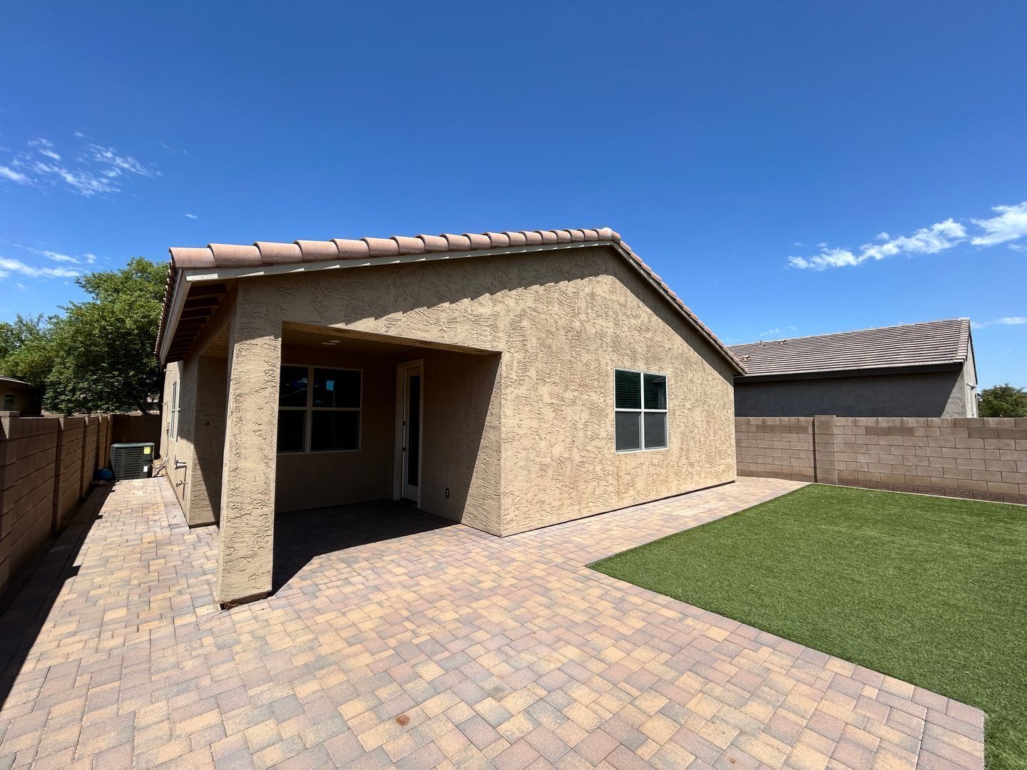 3 bedroom plus den / 2 bathroom home in Country Place available for mid September move-in !! property image