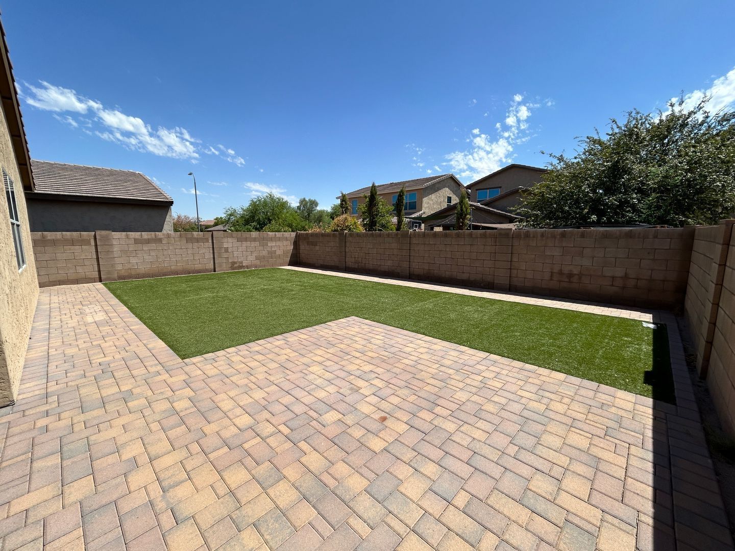 3 bedroom plus den / 2 bathroom home in Country Place available for mid September move-in !! property image