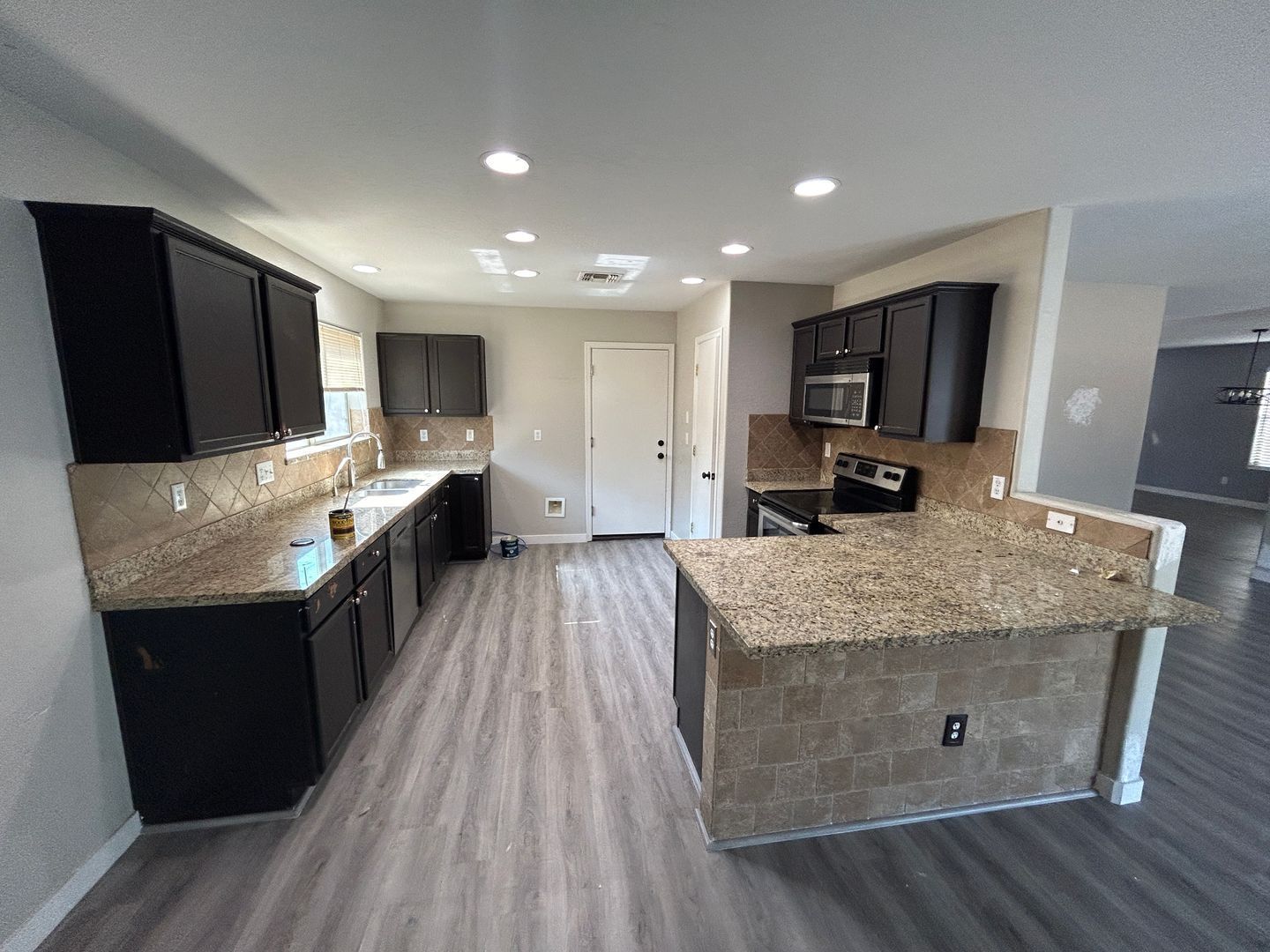 Beautiful 4 bedroom / 2.5 bathroom SOLAR home in Bell Pointe- Early September move-in !!! property image